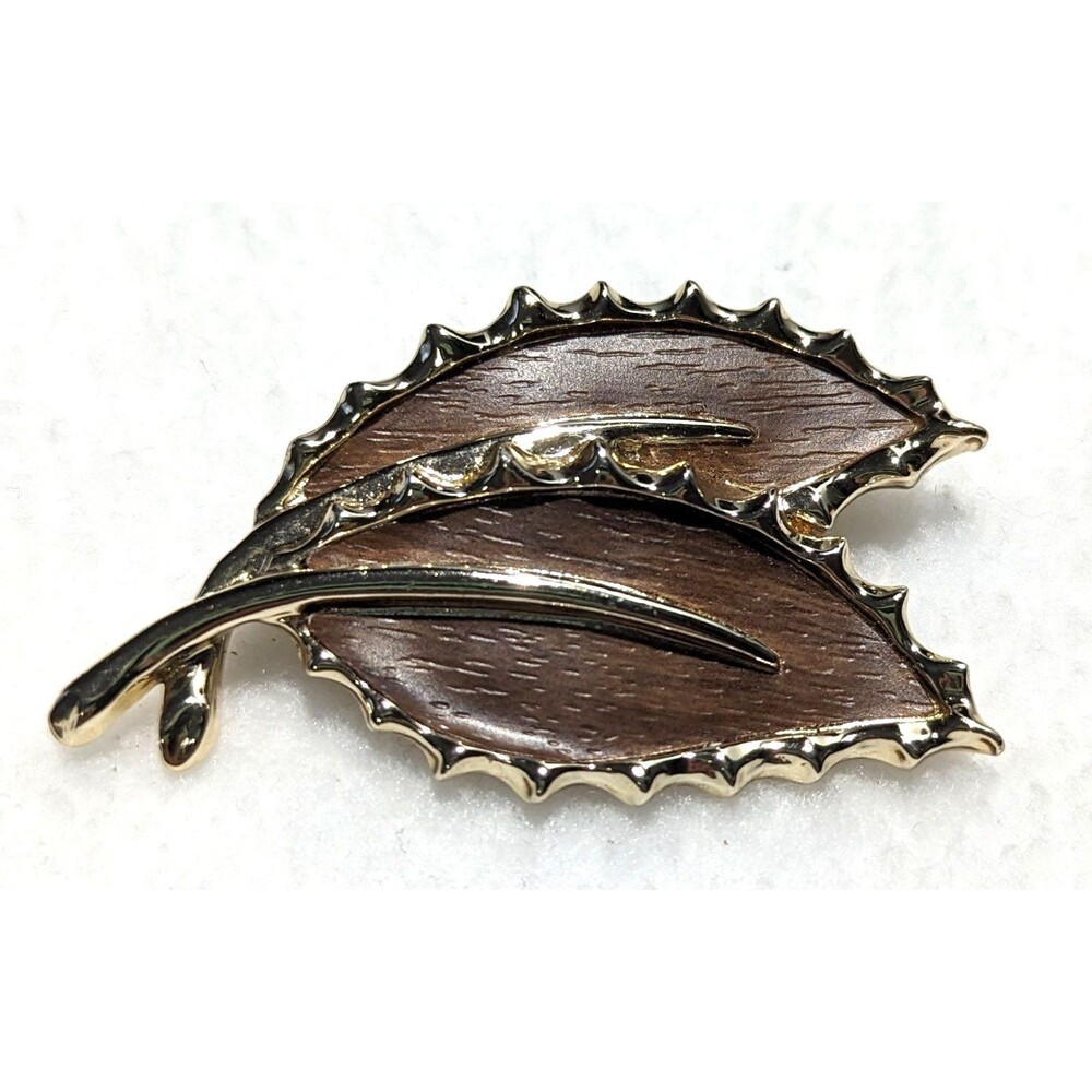 Vintage Gold Tone Wood Look Leaf Brooch Sarah Coventry